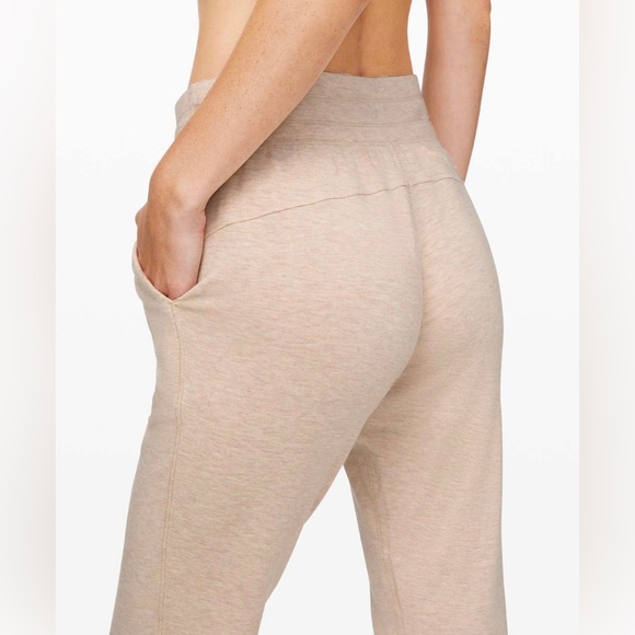 NWT Lululemon Warm Down Jogger *Soft Touch Heathered Cashew - Picture 8 of 9